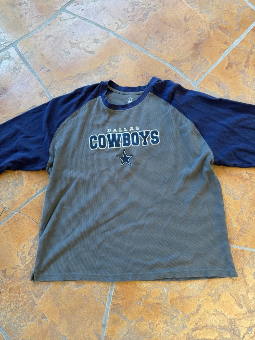 Vintage Dallas Cowboys Mens Long-Sleeve Raglan Shirt - Navy & Gray